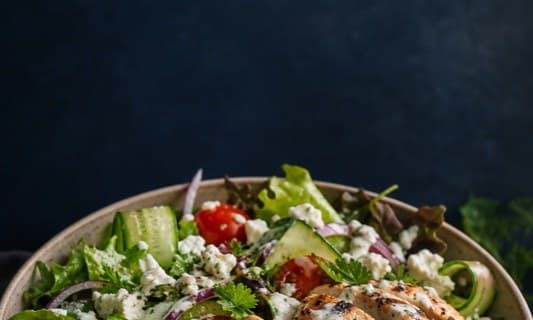 Mediterraner Hähnchen-Salat